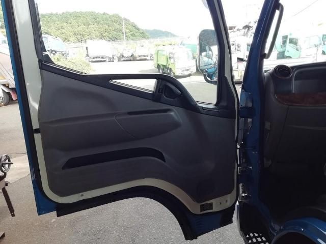 MITSUBISHI CANTER 2018 Image 31