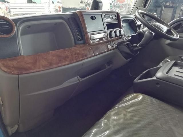 MITSUBISHI CANTER 2018 Image 31