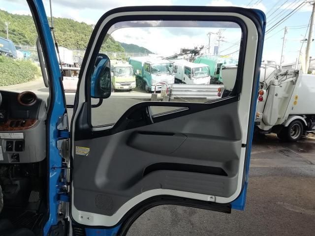 MITSUBISHI CANTER 2018 Image 31