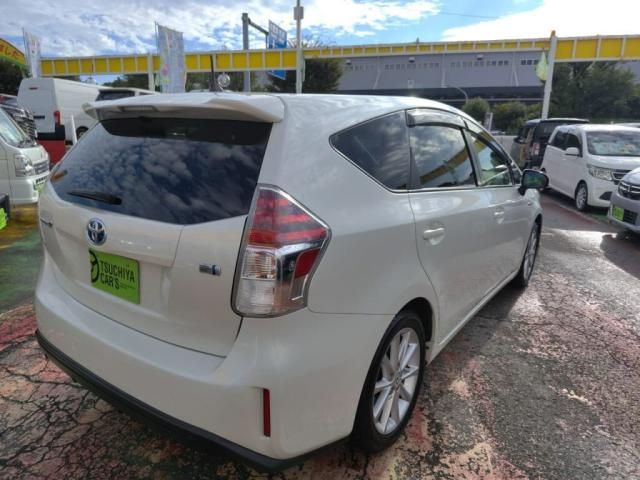 TOYOTA PRIUS ALPHA 2015 Image 31