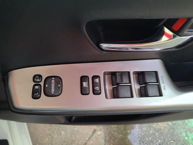 TOYOTA PRIUS ALPHA 2015 Image 31