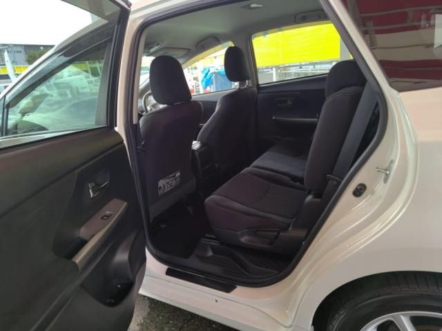 TOYOTA PRIUS ALPHA 2015 Image 31