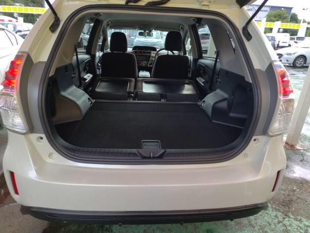 TOYOTA PRIUS ALPHA 2015 Image 31