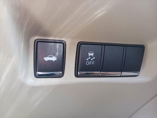 NISSAN FUGA 2011 Image 31