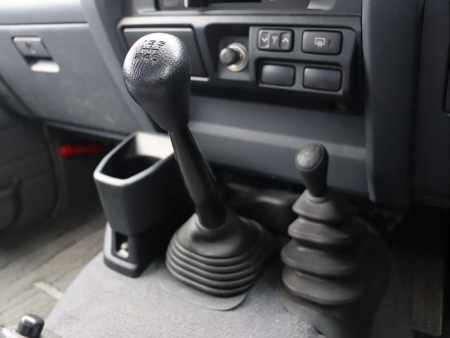 TOYOTA LANDCRUISER VAN 2015 Image 31