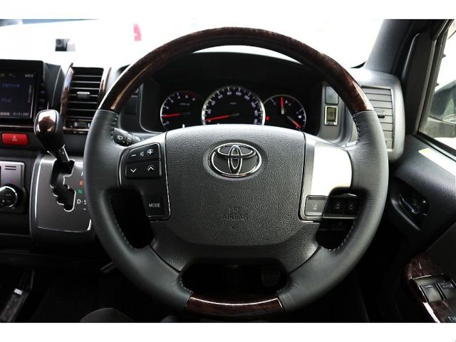 TOYOTA HIACE VAN 4WD 2019 Image 31