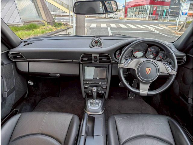 PORSCHE 911 2010 Image 31