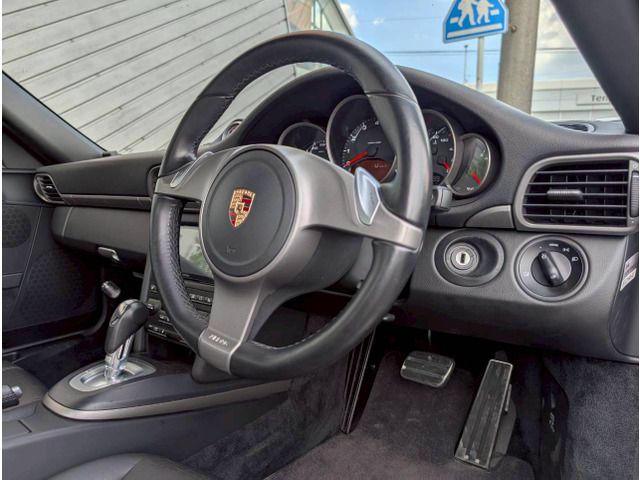 PORSCHE 911 2010 Image 31