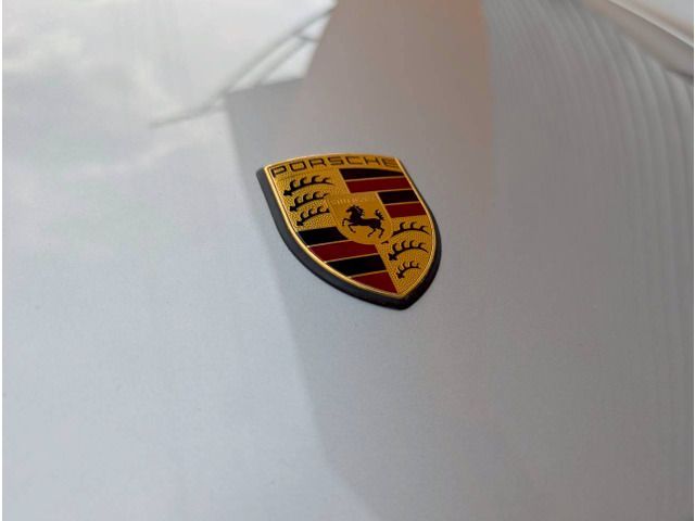 PORSCHE 911 2010 Image 31