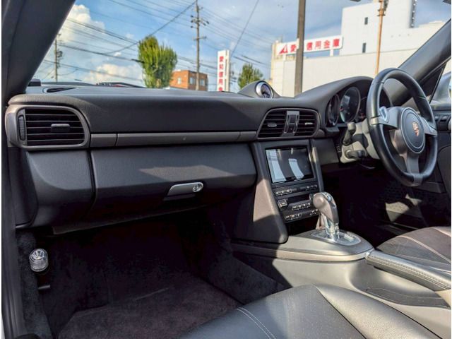 PORSCHE 911 2010 Image 31