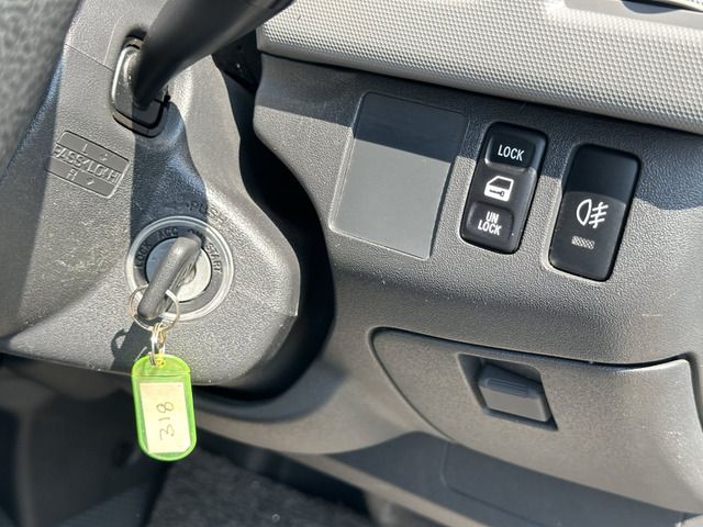 TOYOTA HIACE VAN 2WD 2005 Image 31