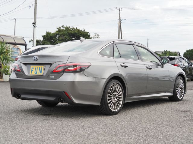 TOYOTA CROWN SEDAN HYBRID 2021 Image 31