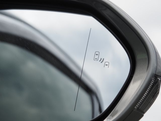 TOYOTA CROWN SEDAN HYBRID 2021 Image 31