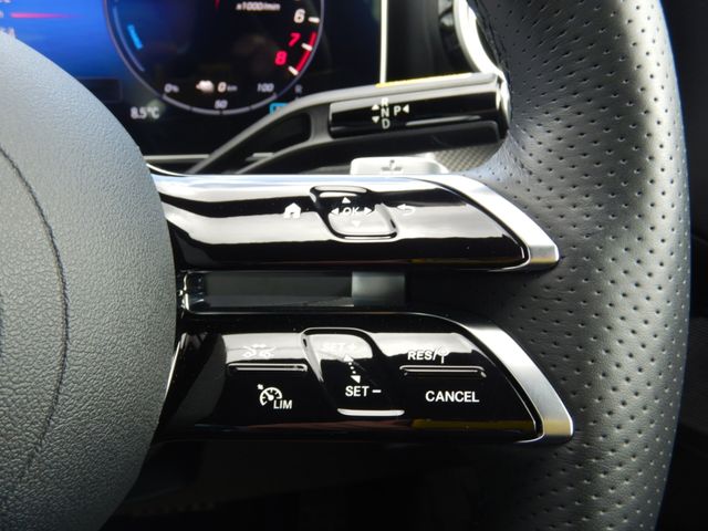 MERCEDES BENZ C CLAS 2024 Image 31