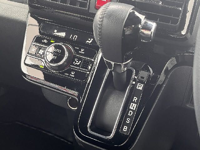 DAIHATSU TANTO CUSTOM 2021 Image 31