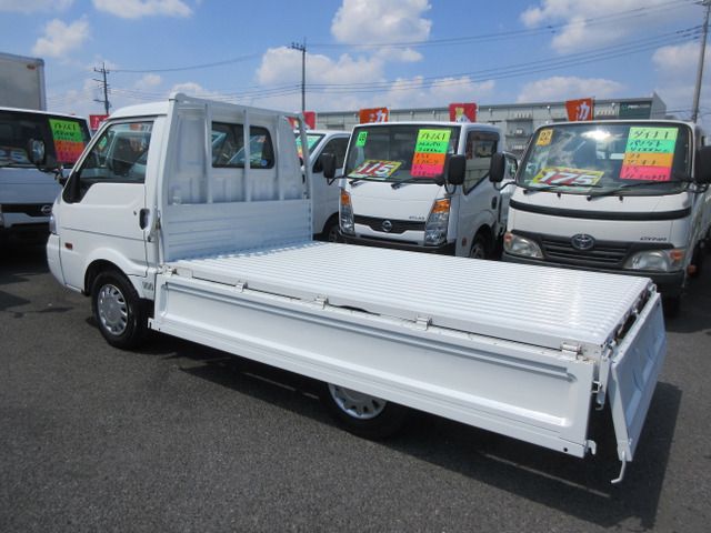 MAZDA BONGO TRUCK 1.15T 2W 2017 Image 31