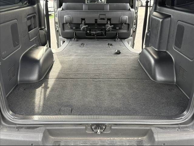 TOYOTA HIACE VAN 4WD 2022 Image 31
