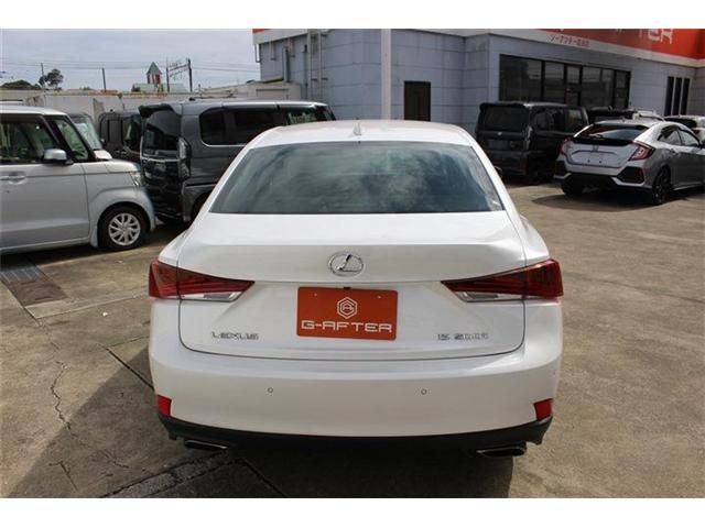 TOYOTA LEXUS IS200T 2017 Image 31