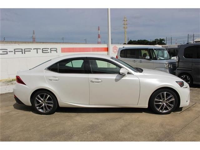 TOYOTA LEXUS IS200T 2017 Image 31