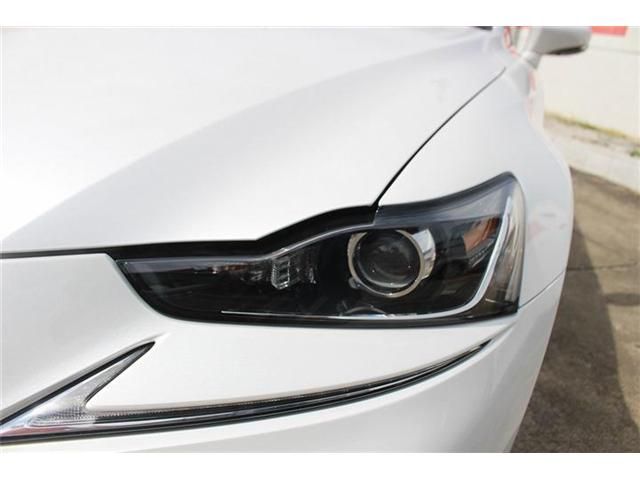 TOYOTA LEXUS IS200T 2017 Image 31