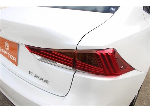 TOYOTA LEXUS IS200T 2017 Image 31