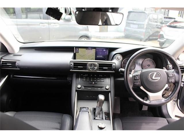 TOYOTA LEXUS IS200T 2017 Image 31