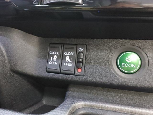 HONDA STEPWAGON SPADA 2015 Image 31