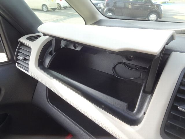 NISSAN SERENA  S-HYBRID 2016 Image 31