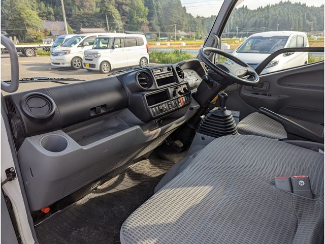 HINO DUTRO 2014 Image 31