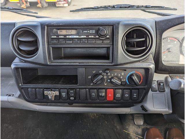 HINO DUTRO 2014 Image 31