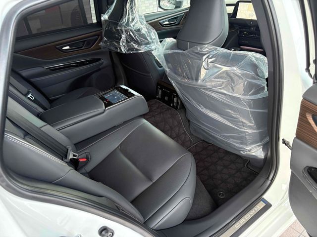 TOYOTA CROWN SEDAN HYBRID 2024 Image 31
