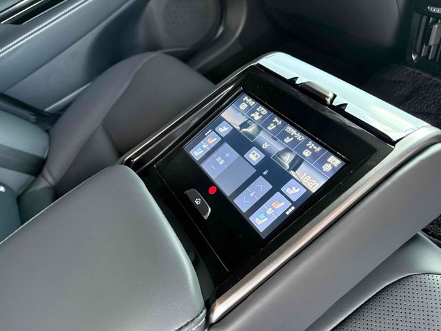 TOYOTA CROWN SEDAN HYBRID 2024 Image 31