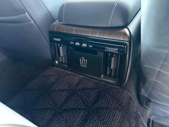 TOYOTA CROWN SEDAN HYBRID 2024 Image 31