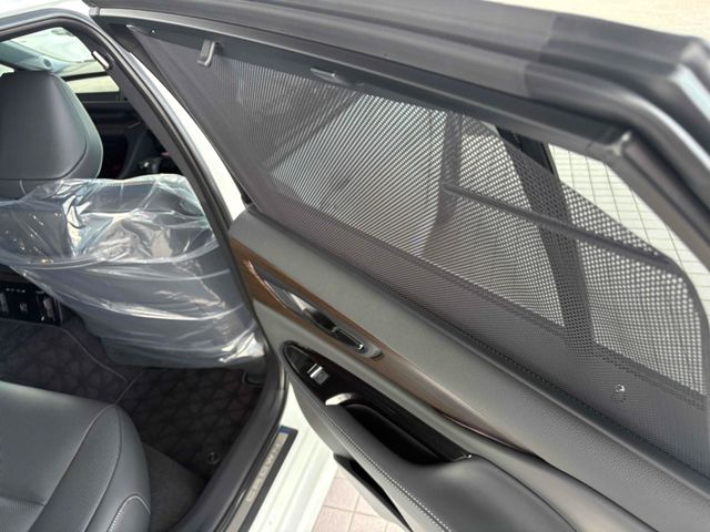 TOYOTA CROWN SEDAN HYBRID 2024 Image 31