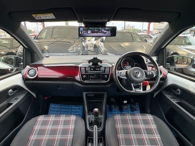 VOLKSWAGEN UP! 2018 Image 31