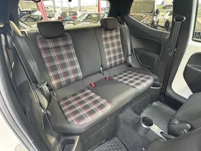 VOLKSWAGEN UP! 2018 Image 31