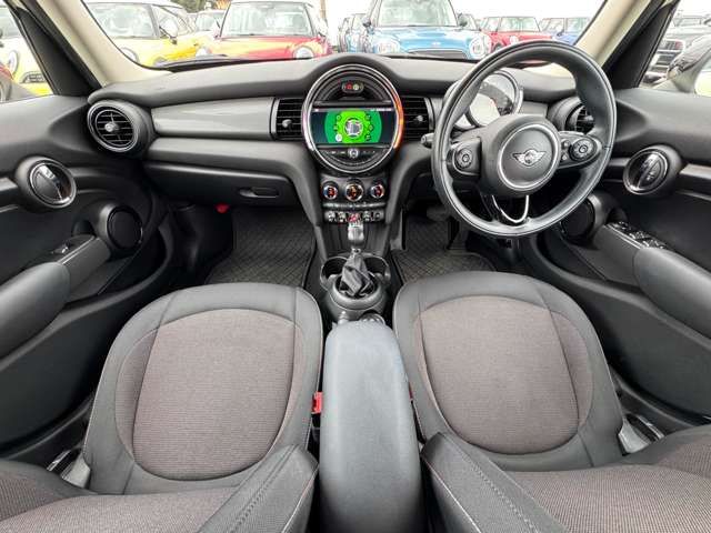BMW MINI COOPER D 5DOOR 2019 Image 31