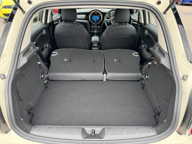 BMW MINI COOPER D 5DOOR 2019 Image 31