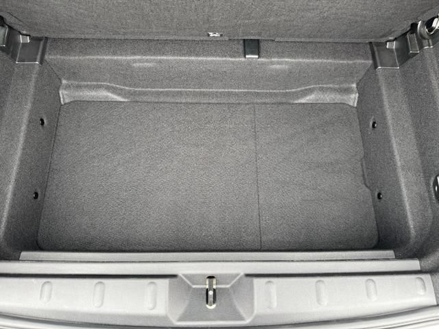 BMW MINI COOPER D 5DOOR 2019 Image 31