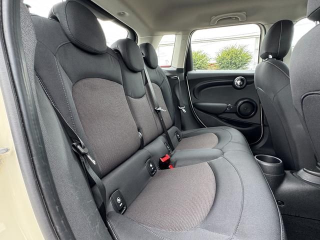 BMW MINI COOPER D 5DOOR 2019 Image 31