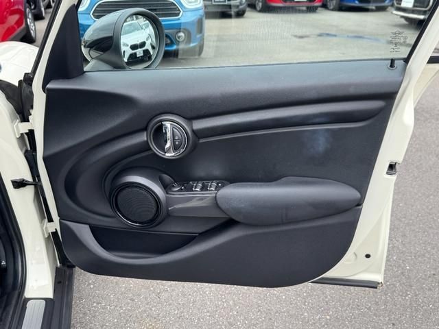 BMW MINI COOPER D 5DOOR 2019 Image 31