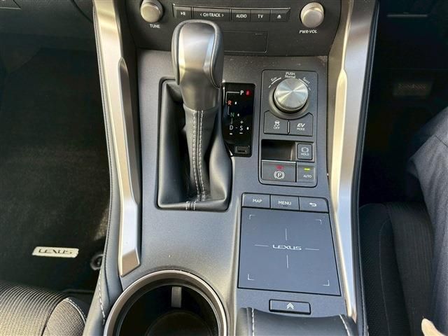 TOYOTA LEXUS NX300H 2020 Image 31