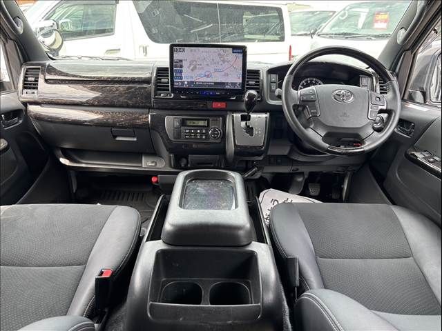 TOYOTA HIACE VAN 2WD 2022 Image 31