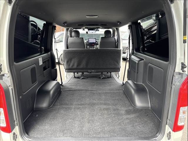 TOYOTA HIACE VAN 2WD 2022 Image 31