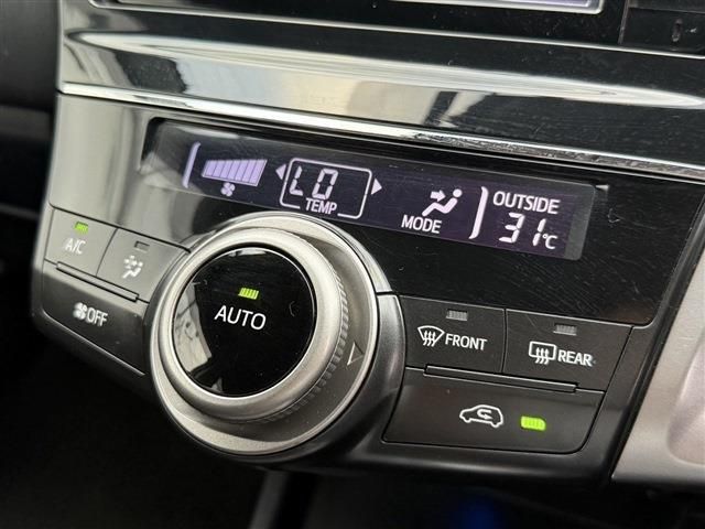 TOYOTA PRIUS ALPHA 2015 Image 31