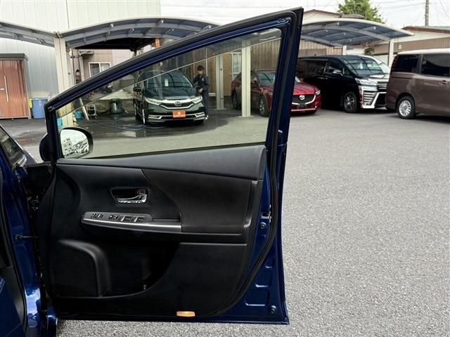 TOYOTA PRIUS ALPHA 2015 Image 31