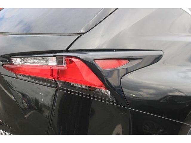 TOYOTA LEXUS NX300H 2015 Image 31