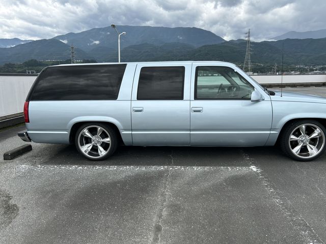 CHEVROLET SUBURBAN 2001 Image 31
