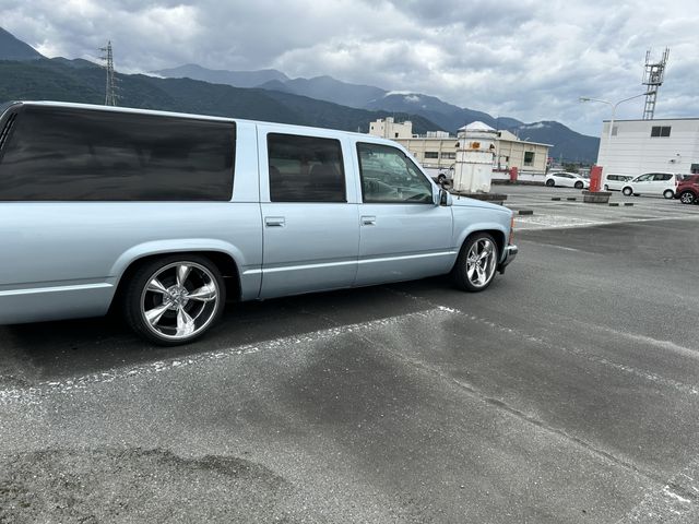 CHEVROLET SUBURBAN 2001 Image 31