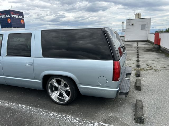CHEVROLET SUBURBAN 2001 Image 31